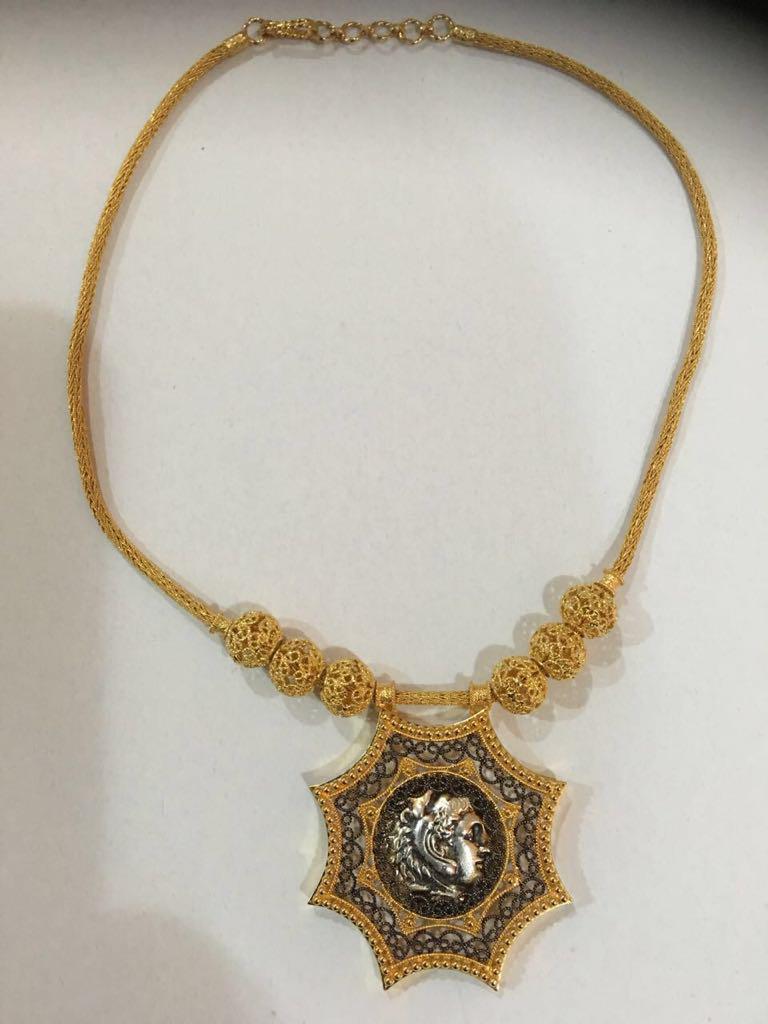 The unique necklace2